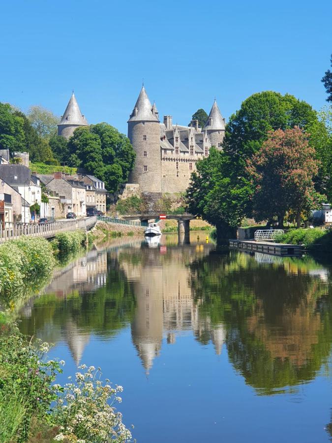 Aux Lits Du Canal Josselin Exterior photo